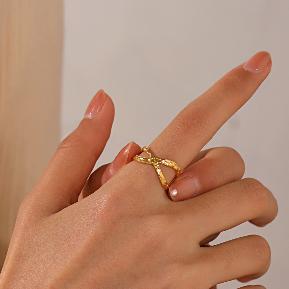 Elegant adjustable gold ring in hypoallergenic stainless steel