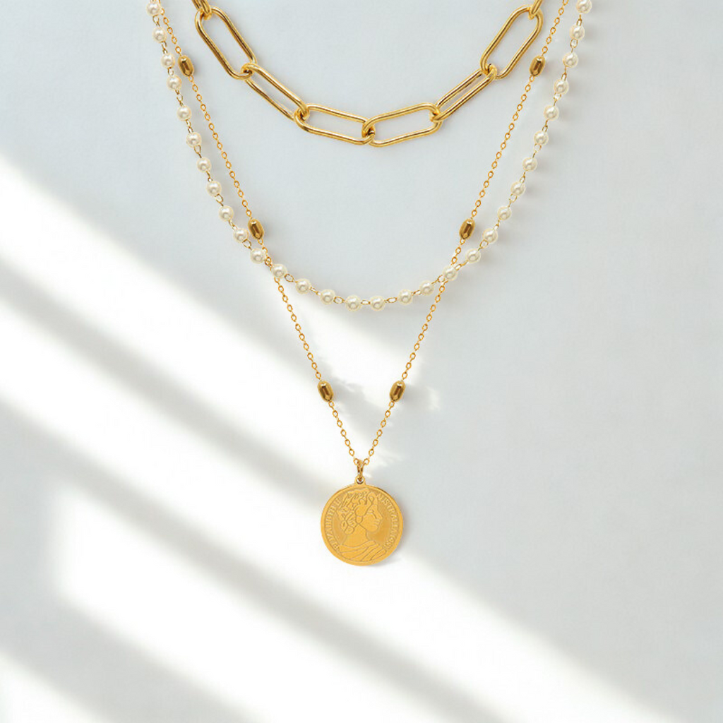 3-layer gold necklace with white pearls